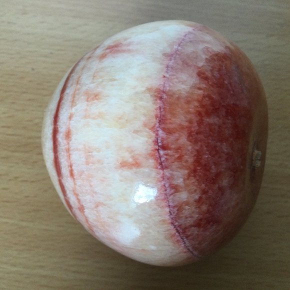 Beautiful pink stripe stone apple figurine paperweight pink red 445g - Picture 4 of 7